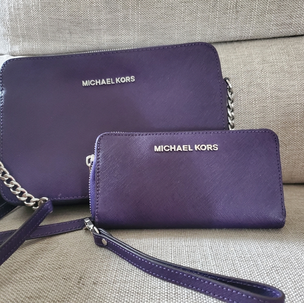 Michael kors purse matching wallet